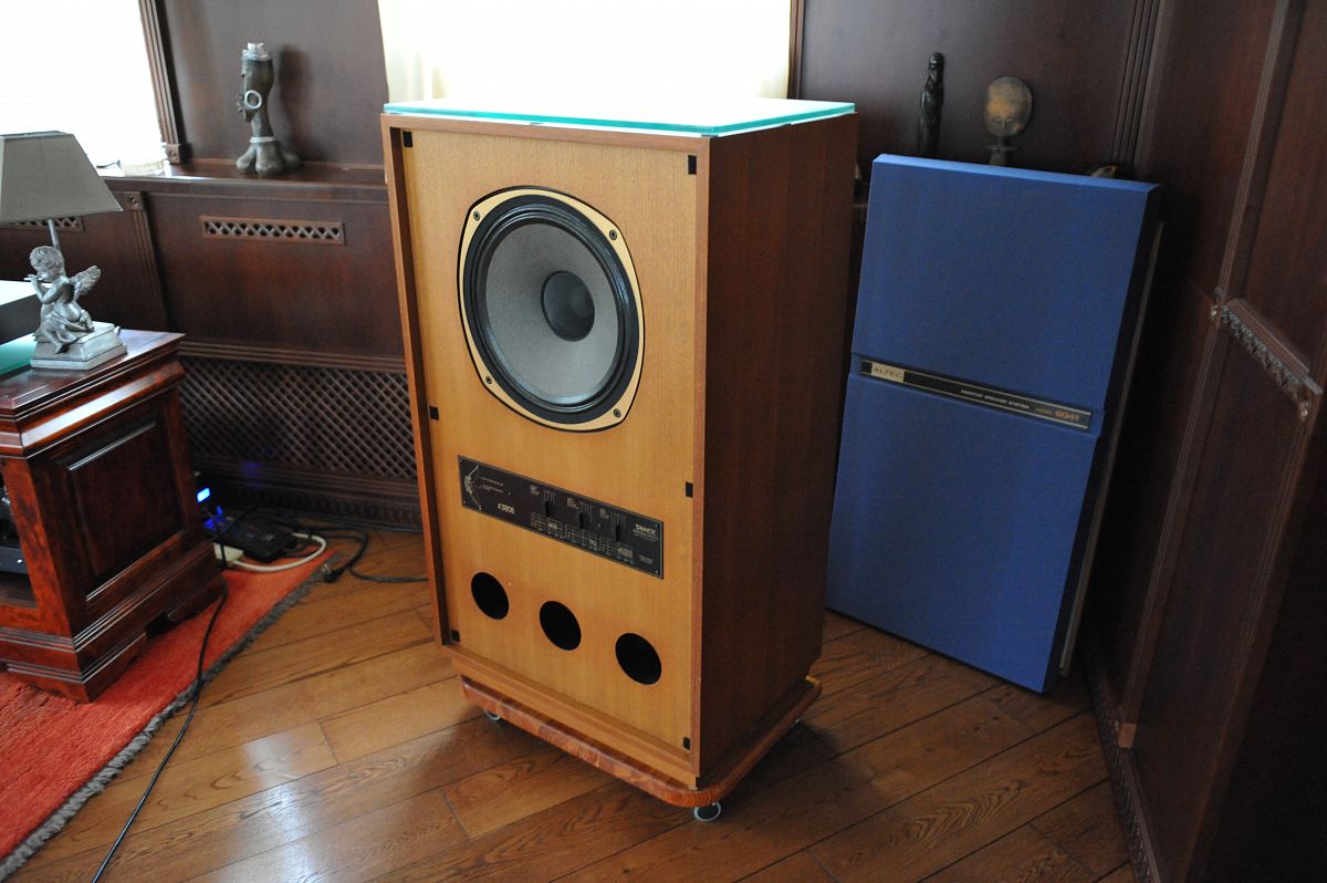 Tannoy gold. Tannoy super Red Monitor 10b. Tannoy Red Monitor 15. Tannoy Gold 15. Tannoy Gold 5.