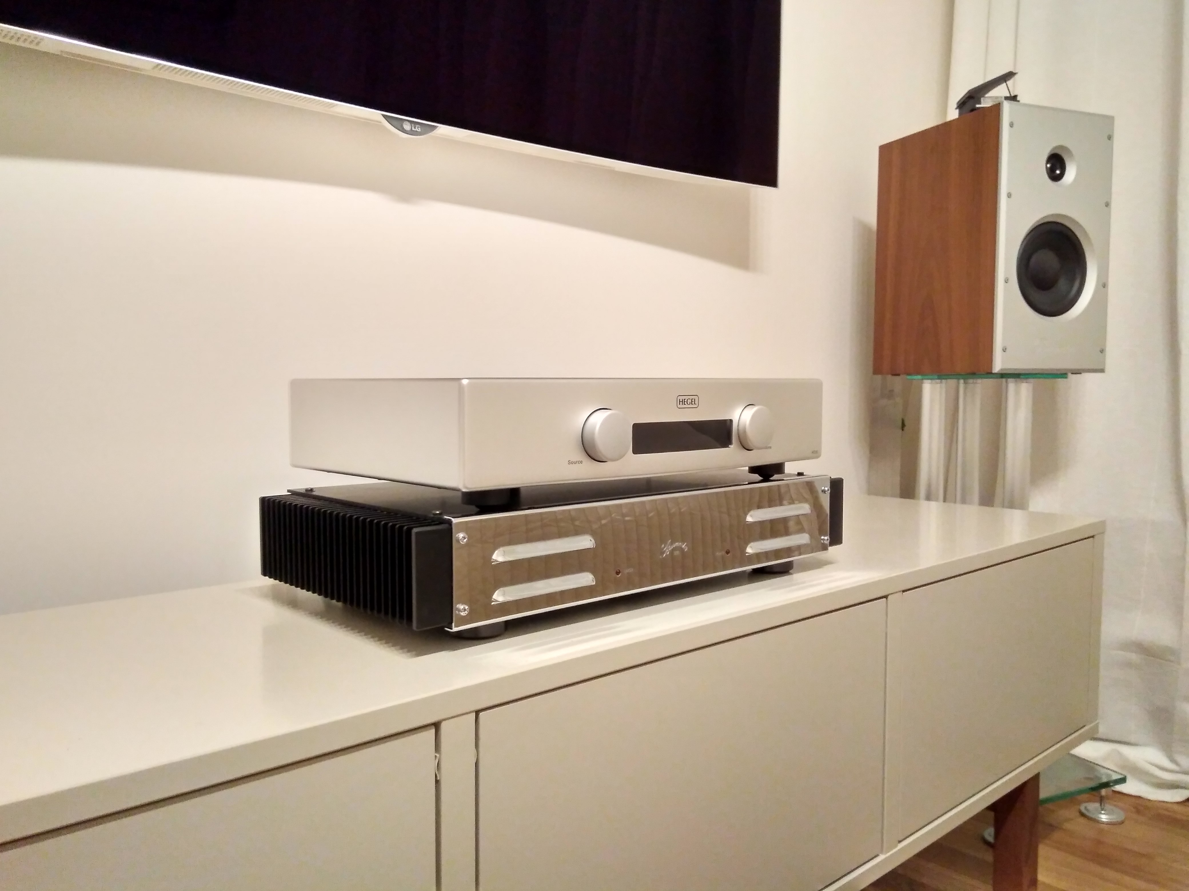 Полочная акустика Burmester B10 | Hi-Fi.ru