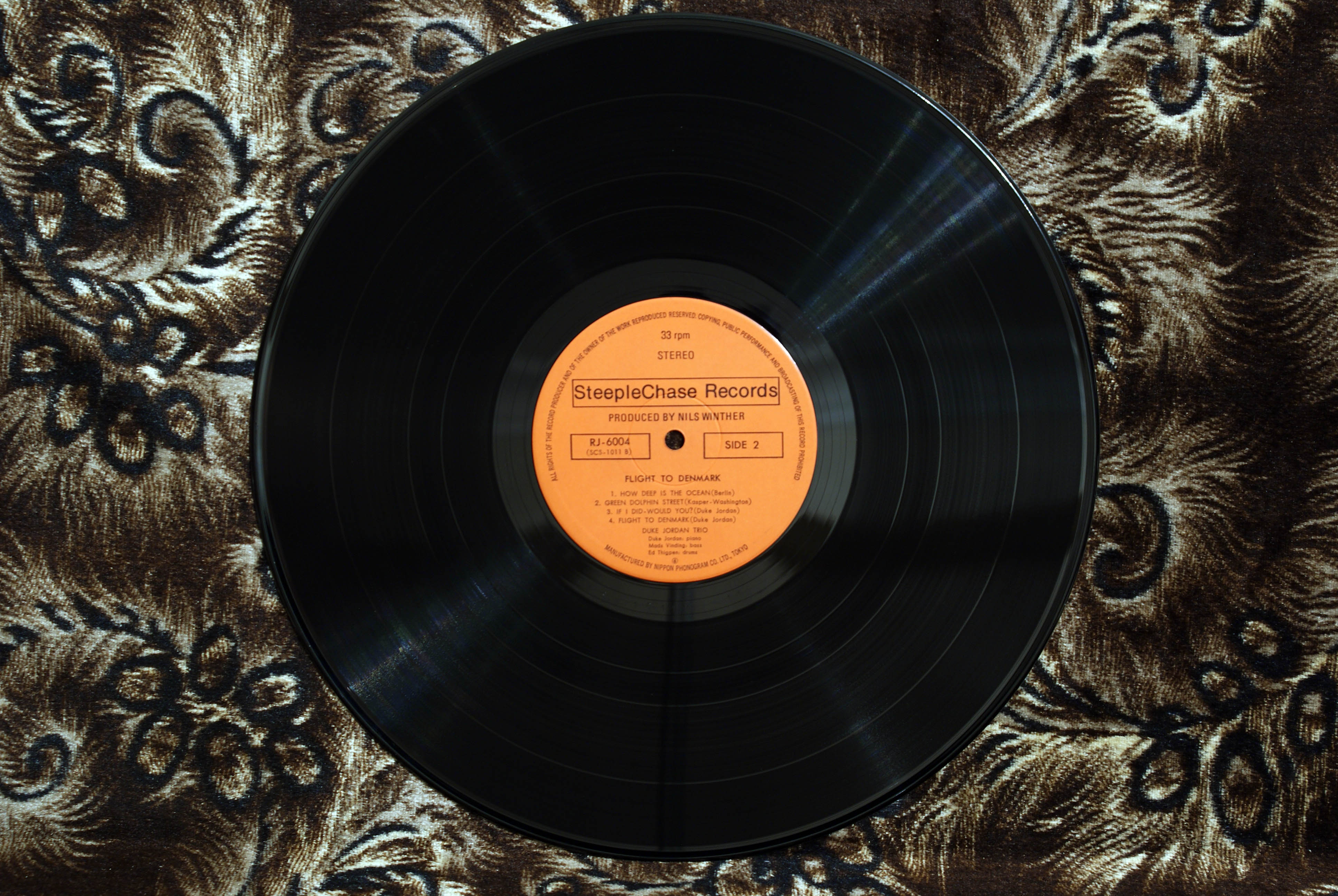 Vinyl jazz collection. пластинка виниловая m83. изображение пластины джаз. Jazz vinyl. обложки джазовых пластинок.