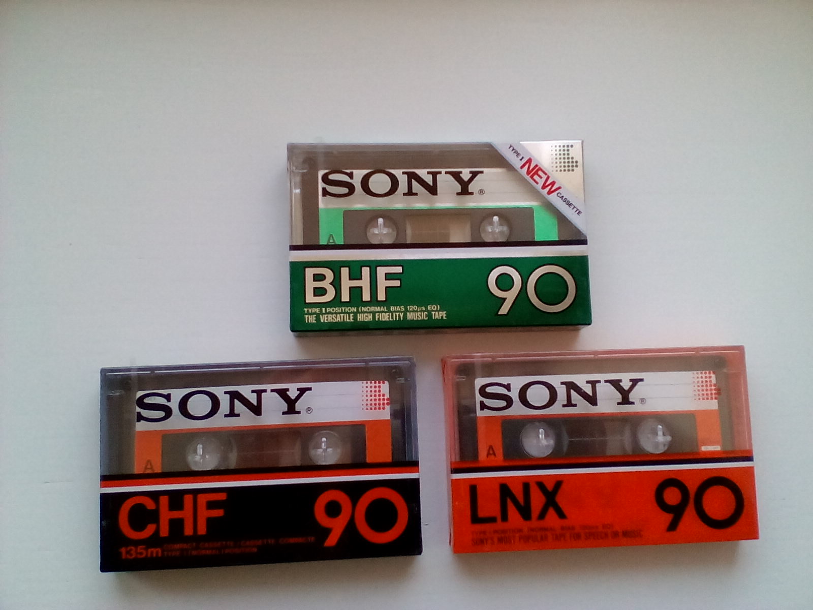 Кассеты сони. Sony Hi Fi кассета. Кассеты Sony 1981 года. Sony кассеты 120. Компакт кассета сони.