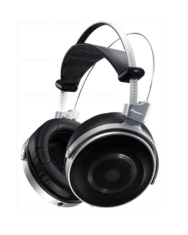 Pioneer SE-Master1.jpg