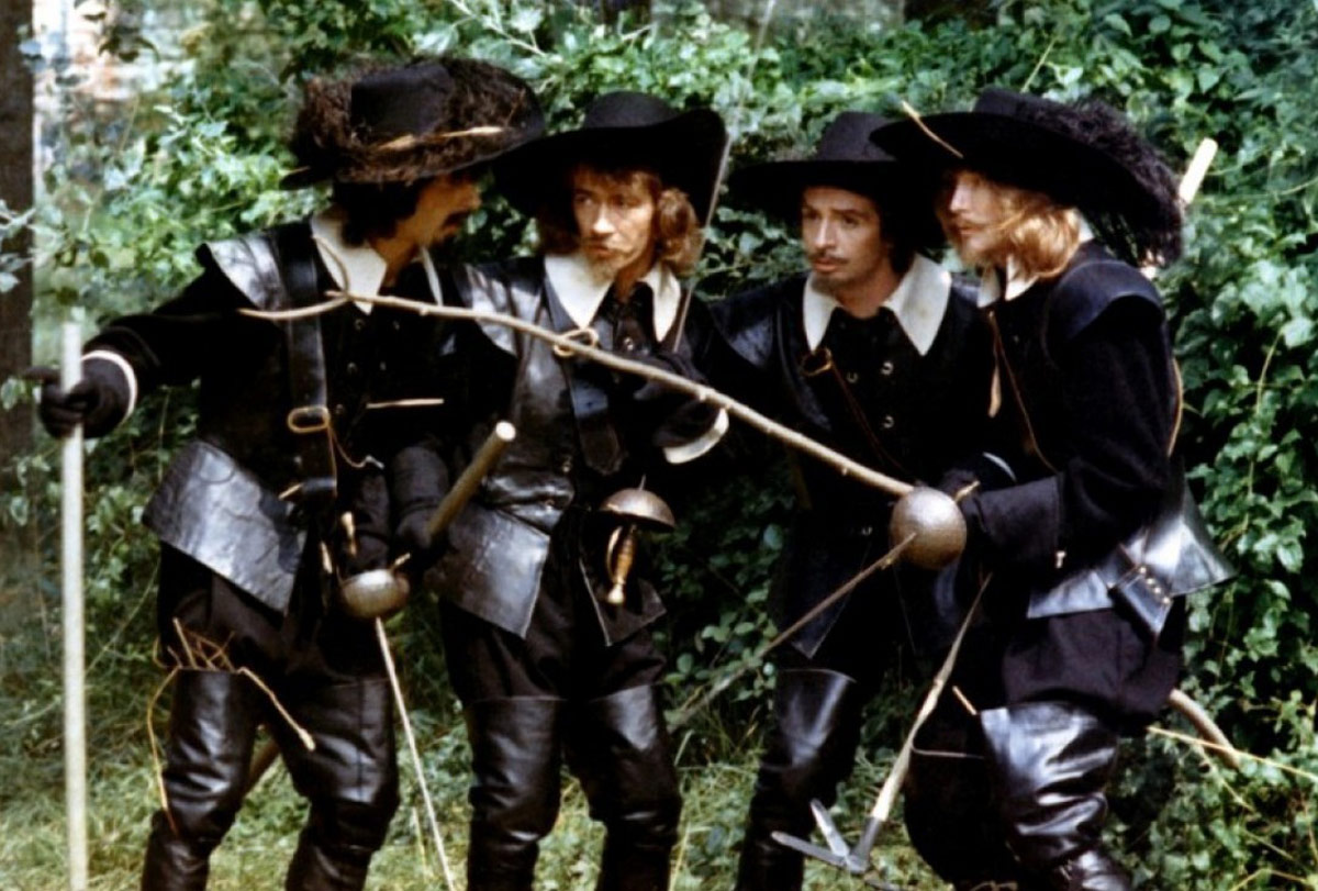 Три мушкетера 4. Четыре мушкетёра Шарло 1974. Четыре мушкетёра и четверо против кардинала.