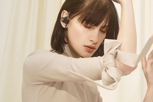 B&O Play Earset