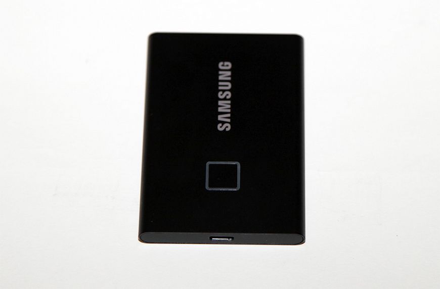 Портативный SSD-накопитель Samsung T7 Touch