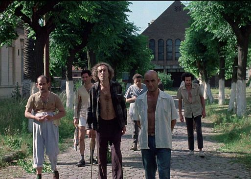 Мужчина, глядящий на юго-восток / Hombre mirando al sudeste (1986)