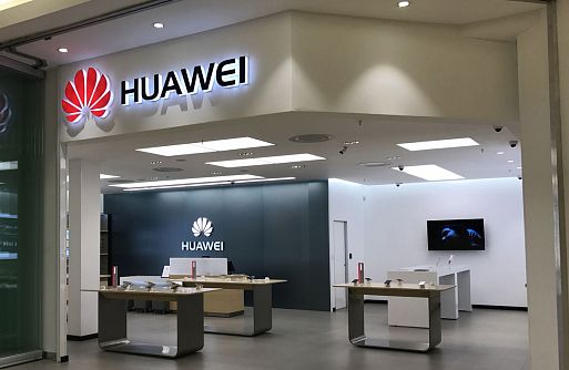 Первый в России фирменный магазин Huawei