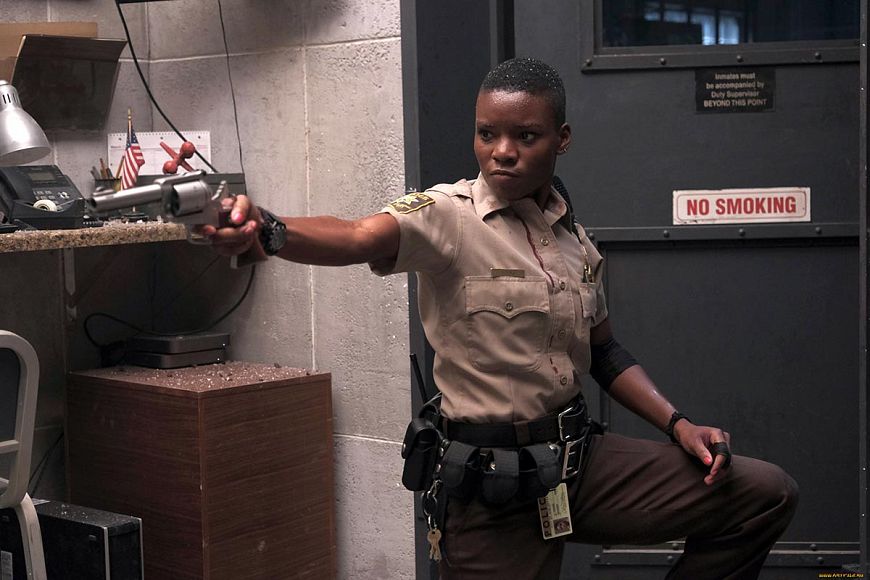 Хороший, плохой, коп / Copshop (2021)