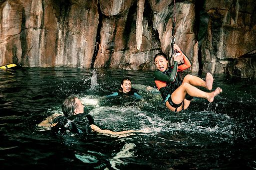 «Синяя бездна 2» / 47 Meters Down: Uncaged (2019)