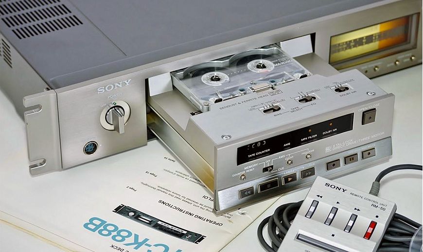 Sony – самые известные катушечные и кассетные магнитофоны, а также другие витражные аппараты и колонки фирмы