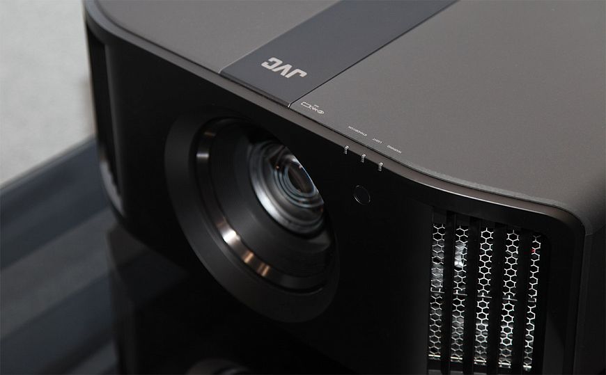 Лазерный 8K-проектор для домашнего кинотеатра JVC DLA-NZ7