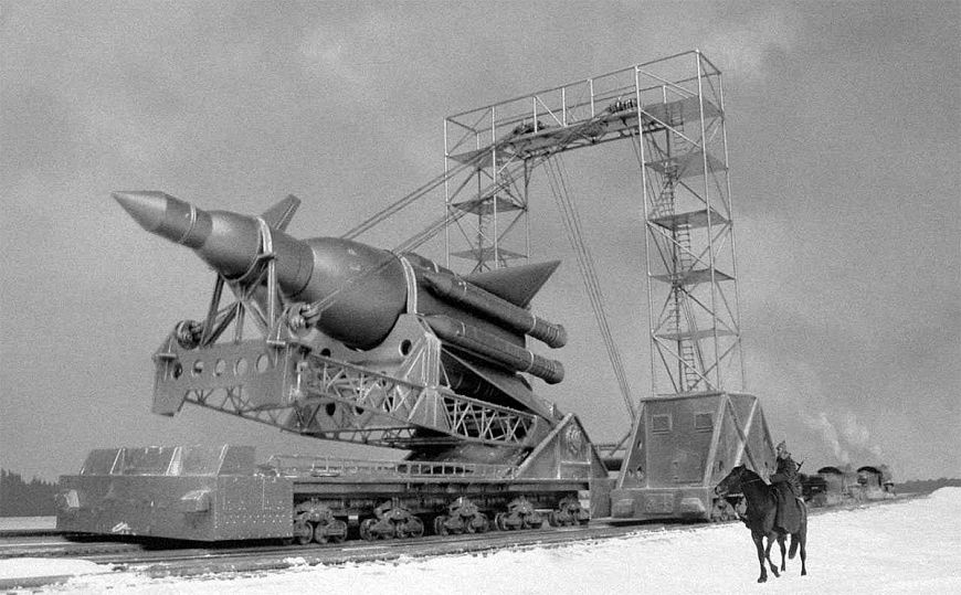 Первые на Луне (2005)