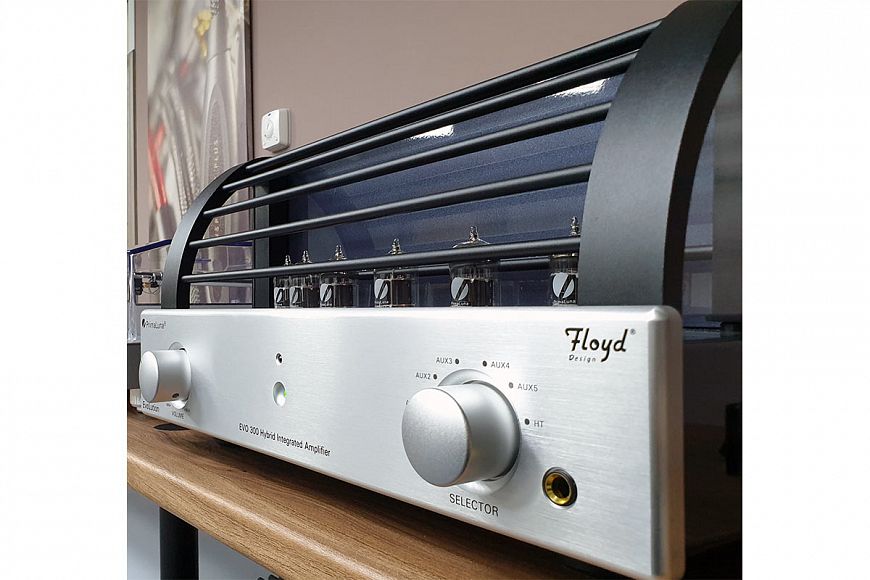 Интегральный гибридный усилитель Primaluna EVO 300 Hybrid