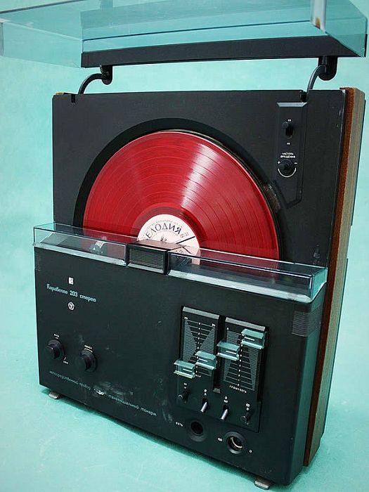 Топ 10 вертикальных проигрывателей винила