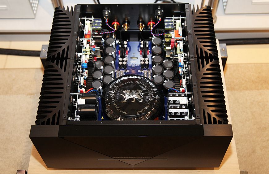 Gryphon Essence Stereo и Essence Preamplifier