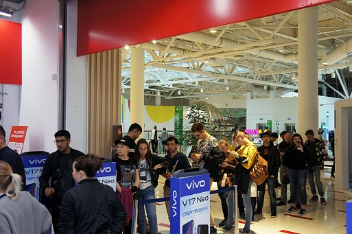 Смартфон Vivo V17 Neo представлен в Москве