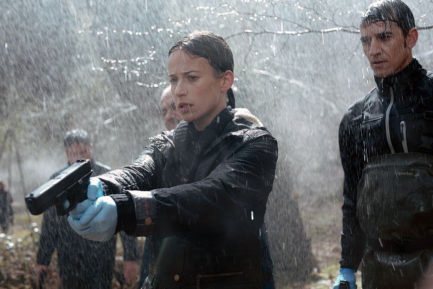 Невидимый страж / El guardián invisible (2017)