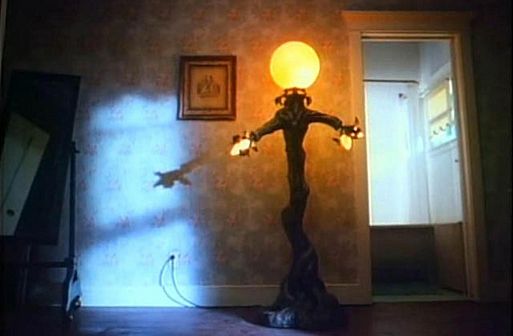 Лампа – «Амитивилль 4: Зло спасается» / Amityville 4: The Evil Escapes (1989)