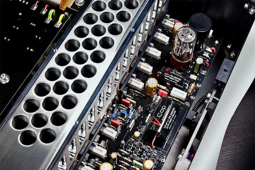 TrueLife Audio SSA-300 — гибридный моноблок из Греции