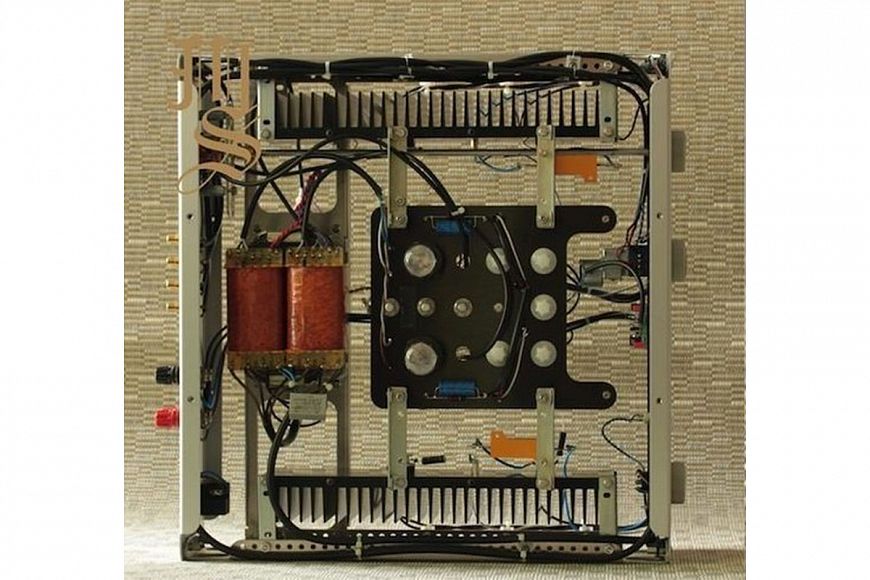 Гибридный интегральный усилитель Thöress EHT Integrated