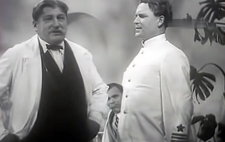 1. Строгий юноша (1935)