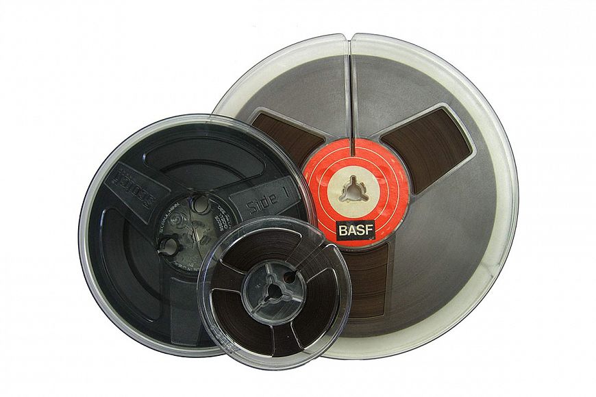 9. Бобины с лентой, при условии соблюдении условий хранения, столь же долговечны, как и винил