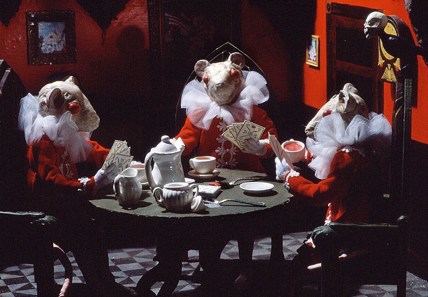 Кровавый чай и красная ниточка / Blood Tea and Red String (2006)