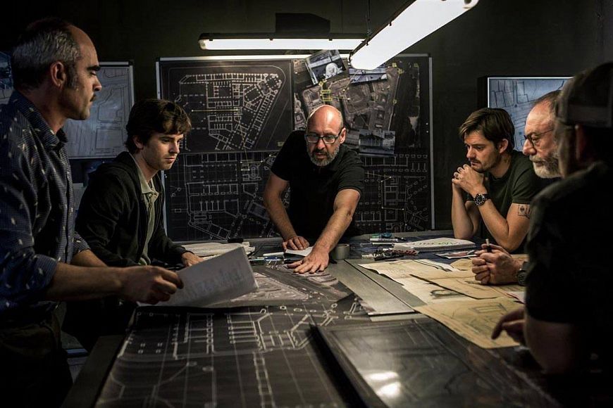 Гениальное ограбление / Way Down (2021)