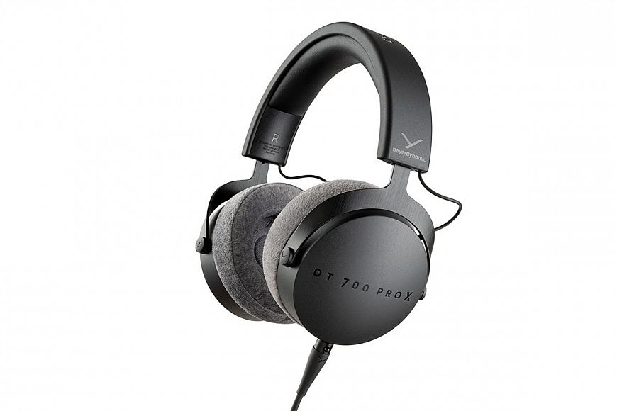 6. Beyerdynamic DT 700 PRO Х