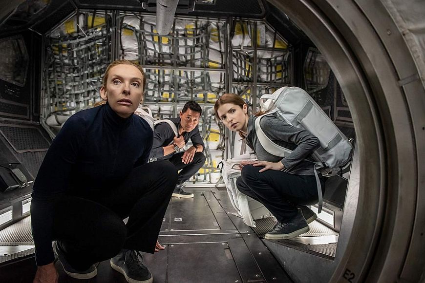Дальний космос / Stowaway (2021)