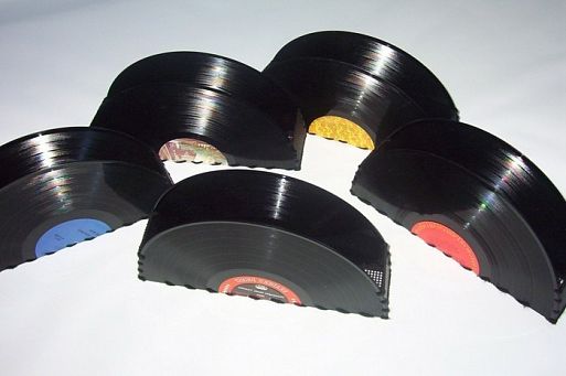 Предметы быта, сделанные из виниловых пластинок