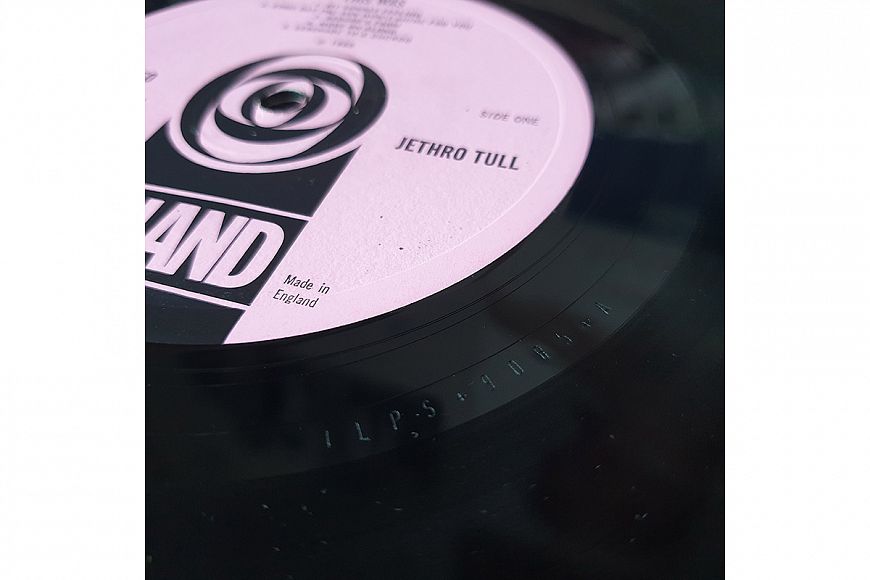 Что крутим?. Винил старый и новый – какой из них предпочесть