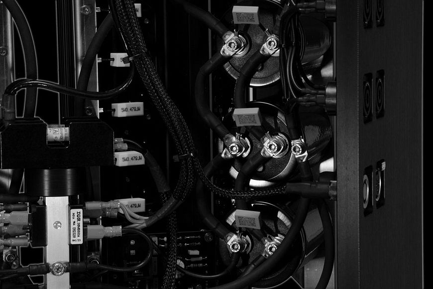 PowerOne — мускулистый усилитель мощности от Андреа Пиветта