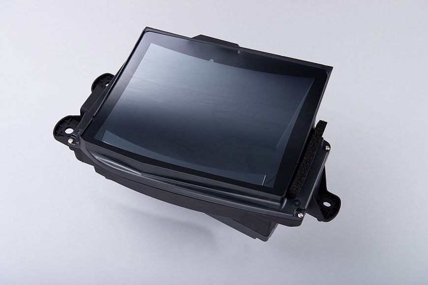 Широкоформатный Head-Up дисплей Panasonic в кроссовере Mitsubishi Outlander