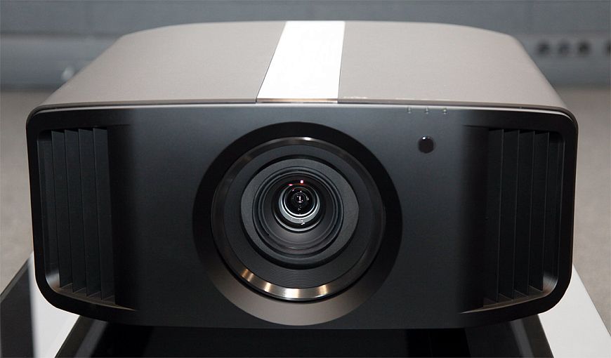 Лазерный 8K-проектор для домашнего кинотеатра JVC DLA-NZ8