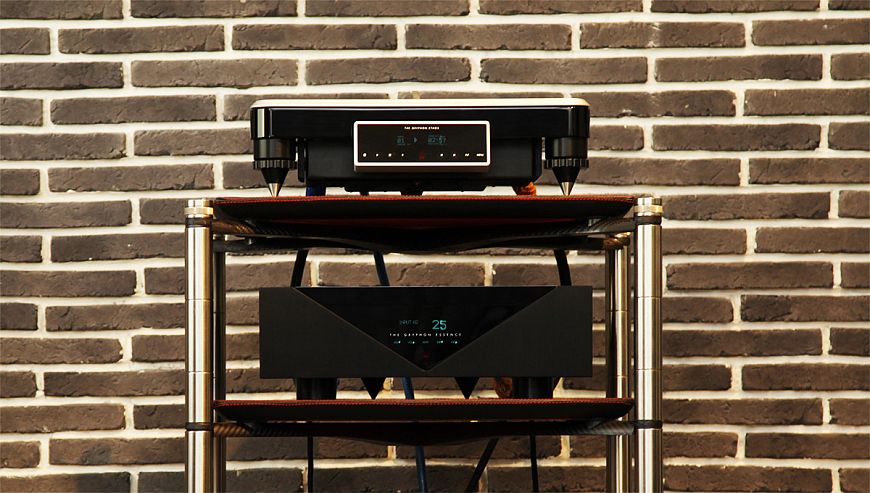 Gryphon Essence Stereo и Essence Preamplifier