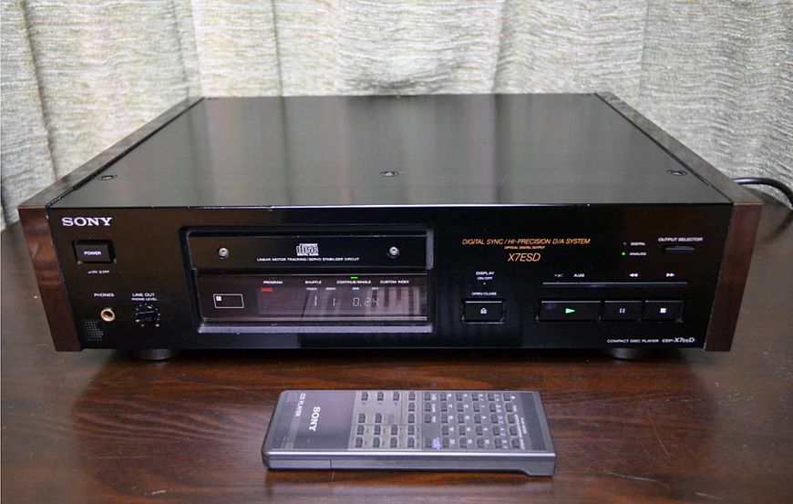 Sony – самые известные катушечные и кассетные магнитофоны, а также другие витражные аппараты и колонки фирмы