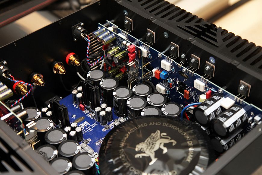 Gryphon Essence Stereo и Essence Preamplifier