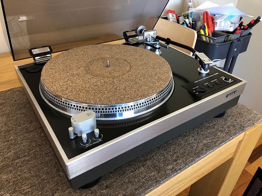 Sony – самые известные катушечные и кассетные магнитофоны, а также другие витражные аппараты и колонки фирмы