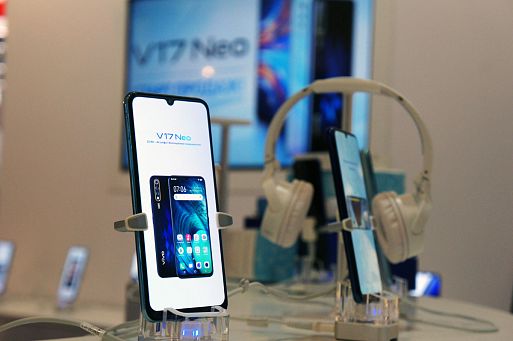 Смартфон Vivo V17 Neo представлен в Москве
