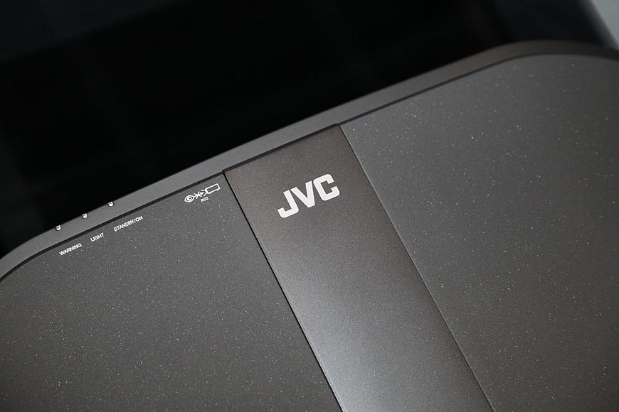 Лазерный 8K-проектор для домашнего кинотеатра JVC DLA-NZ7