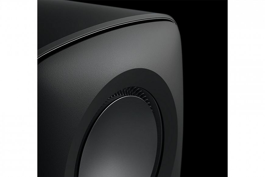 KEF KC62 — компактный сабвуфер с двойным излучателем Uni-Core