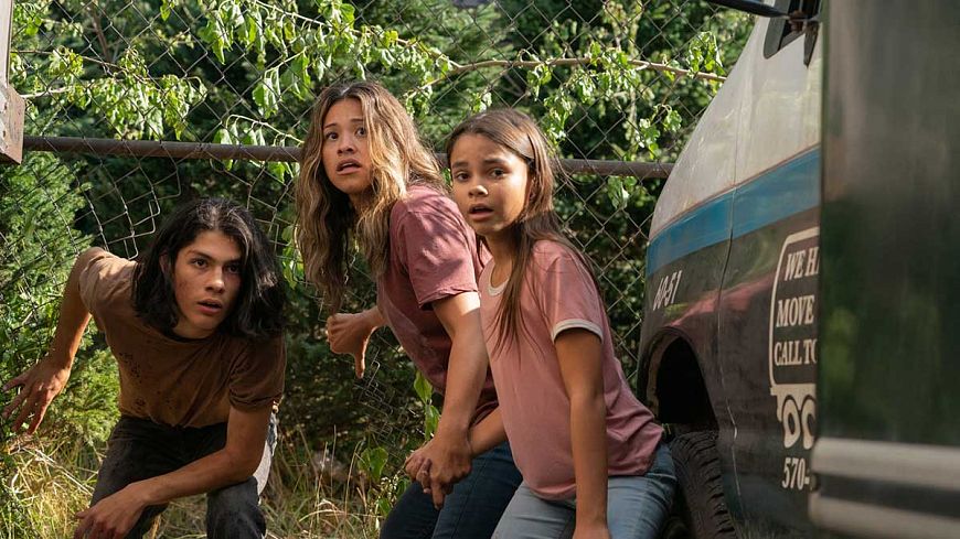 7. Неспящие / Awake (2021)