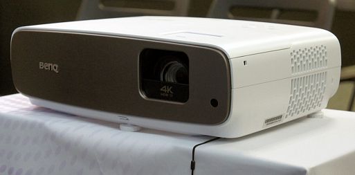 4K-проектор для домашнего кинотеатра BenQ W2700
