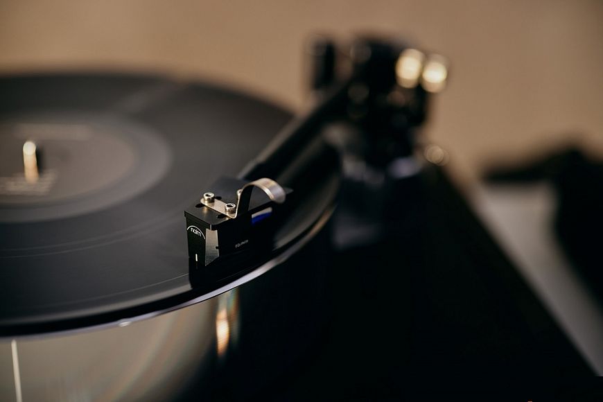 Naim выпускает виниловый проигрыватель Solstice Special Edition с тонармом Aro Special Edition