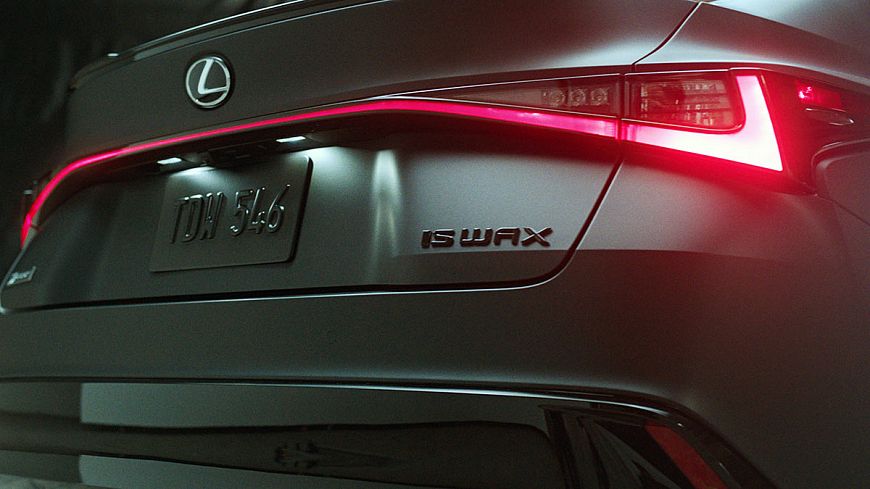 Lexus IS Wax Edition — авто с виниловой вертушкой