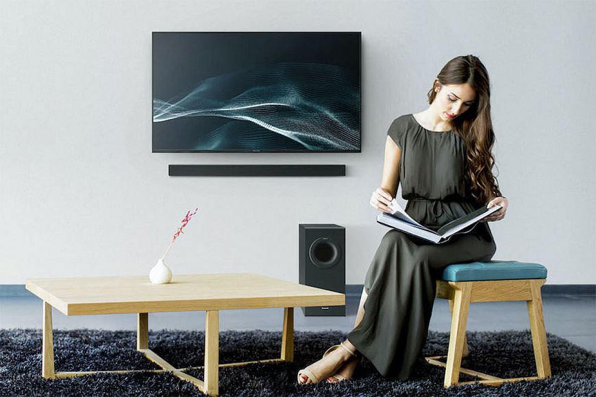 Panasonic SC-HTB490 — компактный саундбар с беспроводным сабвуфером