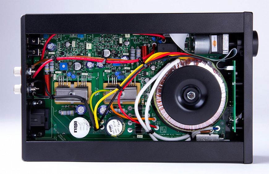 Интегральный усилитель Rega IO