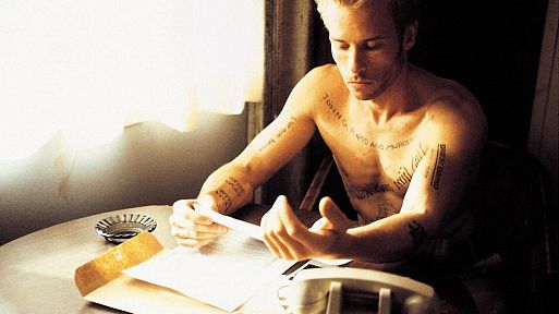 4. Помни / Memento (2000)