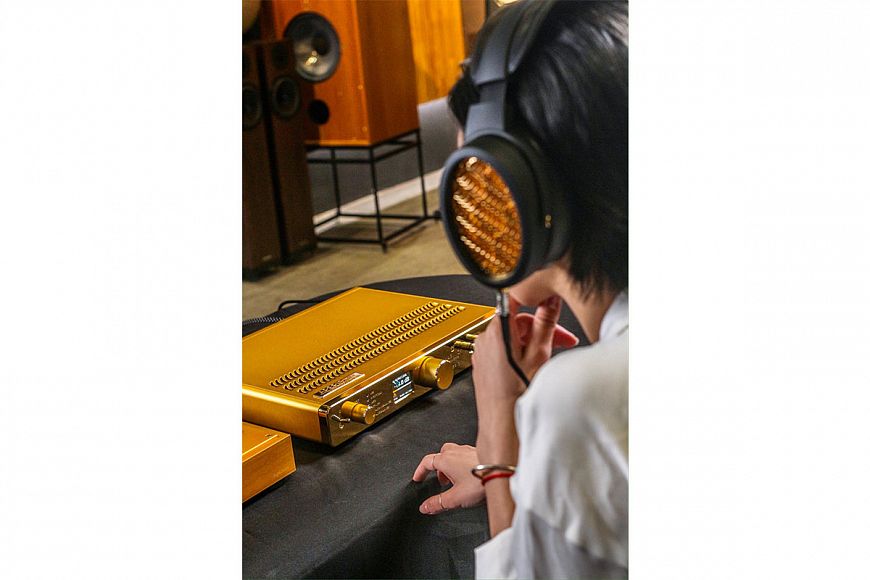 Накладные наушники с ЦАПом, совмещенным с усилителем для наушников