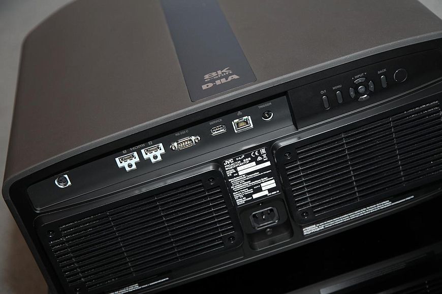 Лазерный 8K-проектор для домашнего кинотеатра JVC DLA-NZ7